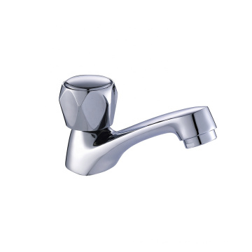 6478-X27 professionell hergestelltes traditionelles Style Single-Hebel-Wasserbecken.